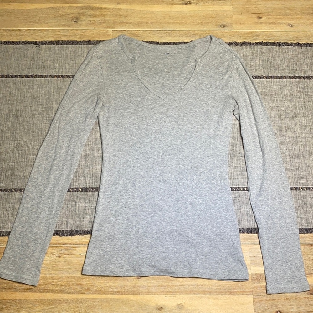 Scoop neck woman’s gap tee